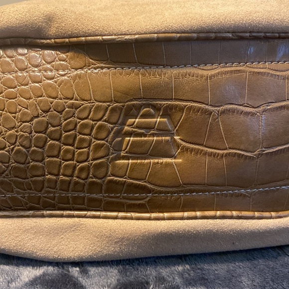 Kathy Van Zeeland like new purse! - Picture 3 of 9